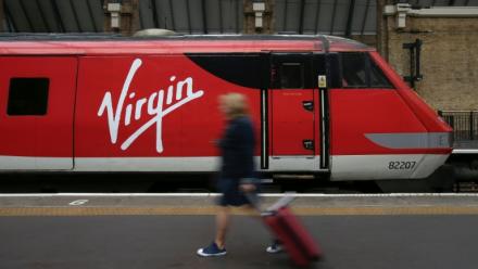 Un train exploité par Virgin Trains à la gare de Londres-King's Cross, le 16 mai 2018
