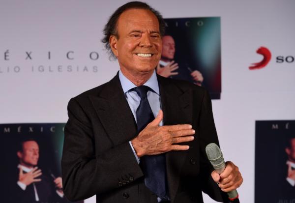Le chanteur espagnol Julio Iglesias à Mexico, le 23 septembre 2015