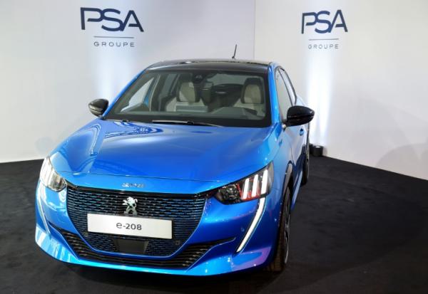 Une Peugeot e-208 à Rueil-Malmaison (Hauts-de-Seine), le 26 février 2019