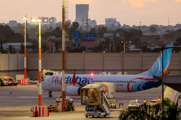 L'avion flydubai Boeing 737 MAX 8 sur le tarmac de l'aéroport de Tel Aviv le 30 septembre 2026