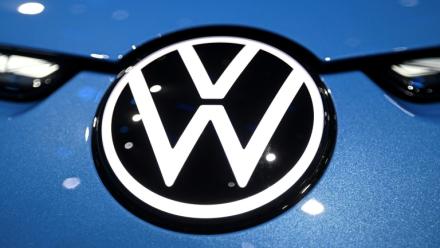 Le géant automobile en crise Volkswagen appelle à accélérer ses mesures d'économies après une lourde perte nette au troisième trimestre