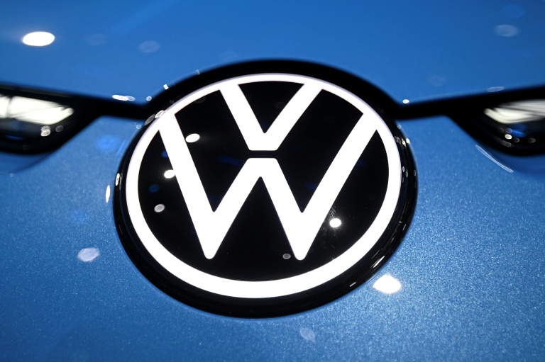 La direction du groupe automobile en crise Volkswagen débat jeudi avec les représentants du personnel et des actionnaires d'un plan de restructuration sans précédent, auquel les salariés promettent de s'opposer