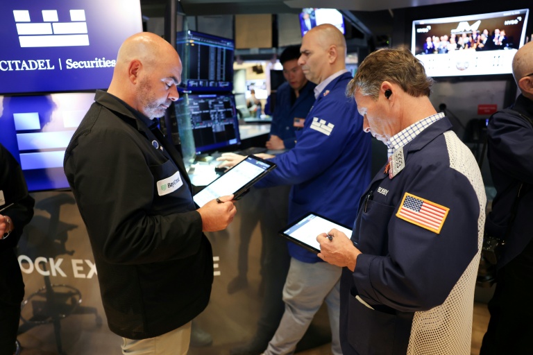 Des opérateurs à la Bourse de New York le 15 août 2025