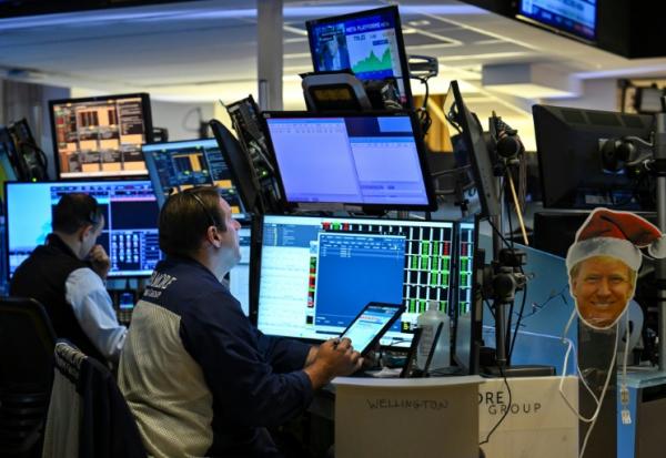 Des opérateurs à la Bourse de New York le 15 juillet 2025
