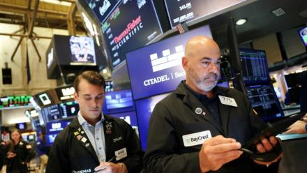 Des opérateurs à la Bourse de New York le 15 août 2025