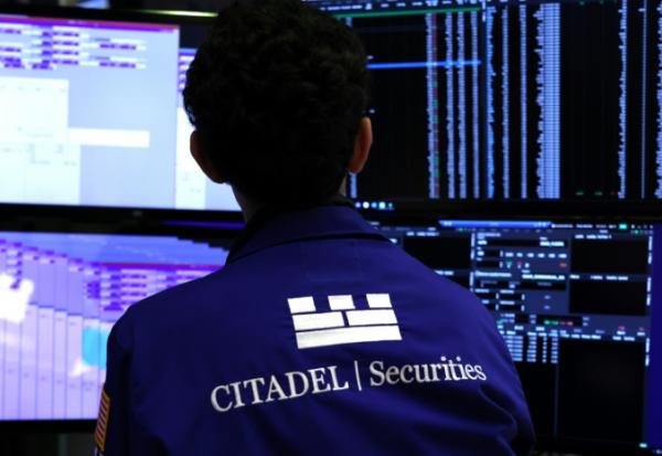 Un opérateur à la Bourse de New York, le 11 août 2025