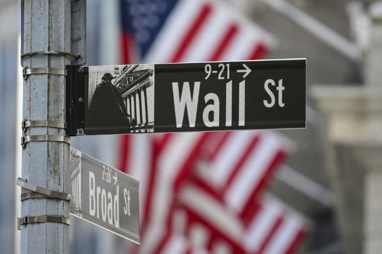 Un panneau indiquant Wall Street à New York le 19 octobre 2026