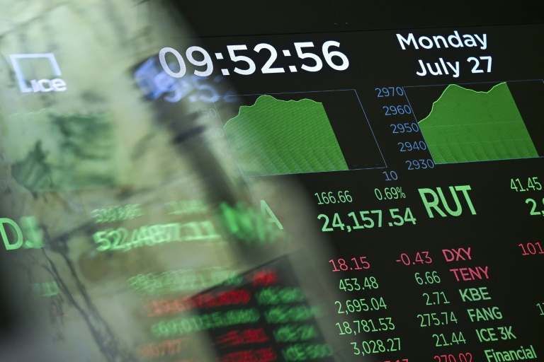 Un écran à la Bourse de New York, le 27 juillet 2026