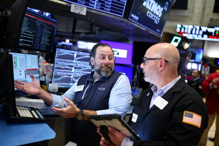 Des opérateurs à la Bourse de New York le 13 avril 2026