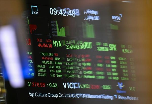 Un écran à la Bourse de New York, le 18 juillet 2025