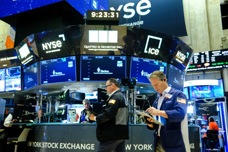 Des opérateurs à la Bourse de New York, le 16 décembre 2025