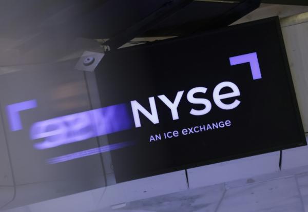Le logo de la Bourse de New York le 30 octobre 2025