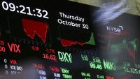 Un écran à la Bourse de New York, le 30 octobre 2025
