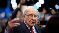 Le milliardaire américain Warren Buffett, 96 ans, quitte la présidence du conseil d'administration de son conglomérat Berkshire Hathaway