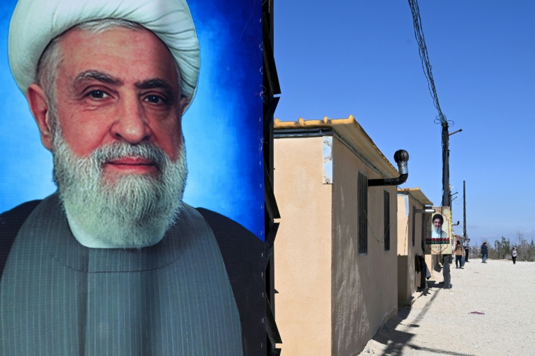 Portrait du chef du mouvement islamiste pro-iranien Hezbollah, Naim Qassem, le 4 février 2026 à Hermel, dans le nord-est du Liban