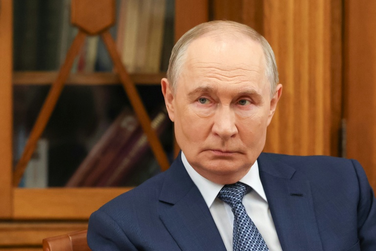 Sur cette photo diffusée par l'agence de presse russe Sputnik, le président russe Vladimir Poutine assiste à une réunion avec des étudiants de l'Université pédagogique d'Etat de Moscou, le 29 août 2026