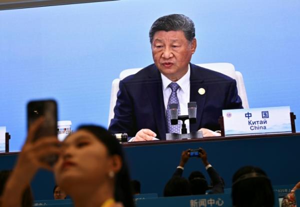 Le président chinois Xi Jinping lors d'une retransmission d'un sommet à Tianjin, le 1er septembre