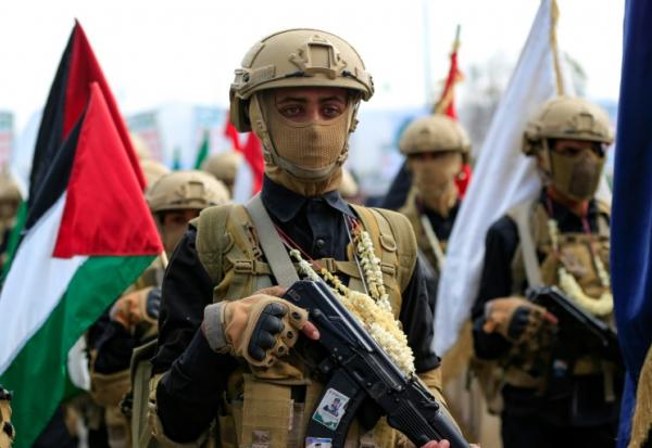 Des combattants rebelles présents à un rassemblement de solidarité avec les Palestiniens de Gaza et contre Israël et les Etats-Unis, à Sanaa, le 29 août 2025