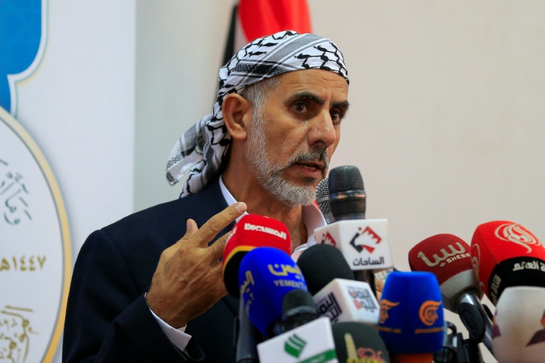 Mohammed Ahmad Mouftah, nommé samedi Premier ministre par intérim du gouvernement houthi au Yémen après la mort du Premier ministre tué par Israël, s'exprime lors d'une conférence à Sanaa le 22 juin 2025, alors qu'il était vice-Premier ministre
