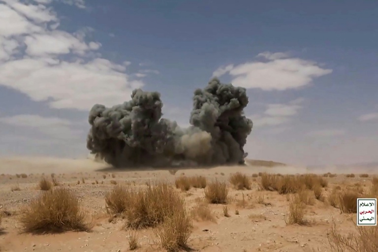 Capture d'écran d'une vidéo non datée réalisée le 9 septembre 2026 par le centre de médias d'Ansarullah montrant, selon les autorités houthis, une attaque contre les forces soutenues par l'Arabie saoudite sur les lignes de front de la province de Jawf, au Yemen
