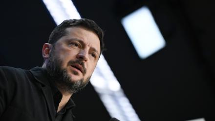 Le président ukrainien Volodymyr Zelensky lors d'une conférence de presse en marge d'un sommet européen à Bruxelles, le 16 octobre 2026