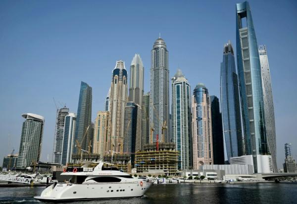 Un yacht dans la marina de Dubaï, le 6 août 2025 aux Emirats arabes unis