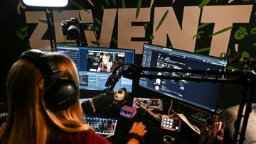 Une streameuse participe au ZEvent, un événement caritatif de collecte de fonds organisé sur trois jours de diffusion en direct, à Montpellier, le 5 septembre 2026