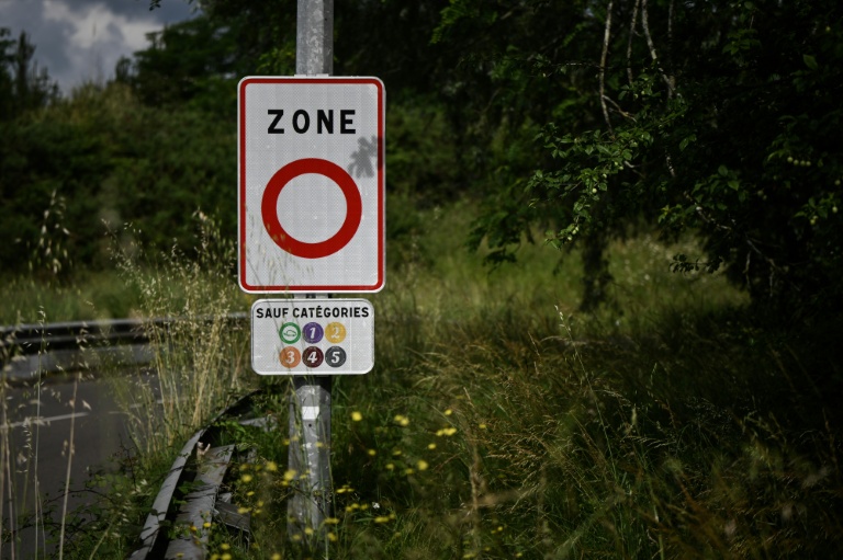Un panneau indicateur de ZFE à Mérignac, en Gironde, le 21 mai 2025

