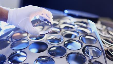 EssilorLuxottica cible toujours une croissance de ses ventes de 5% pour 2022-2026