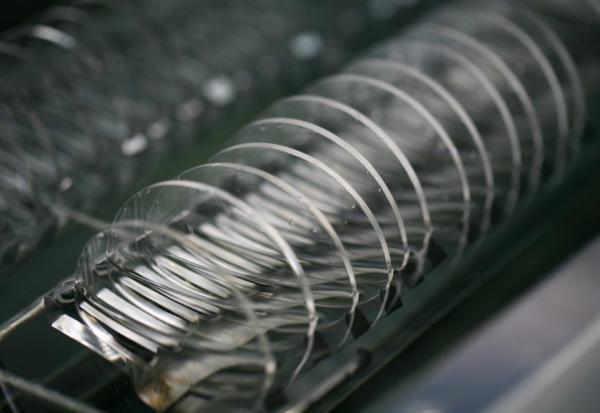 EssilorLuxottica deuxième plus forte baisse du CAC, l'intensification de la concurrence pèse