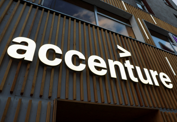 Accenture maintient le cap !