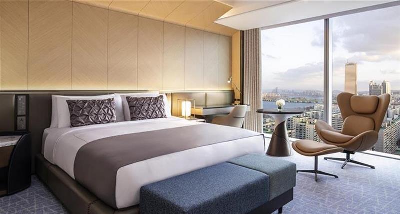 Accor relève son objectif de résultat