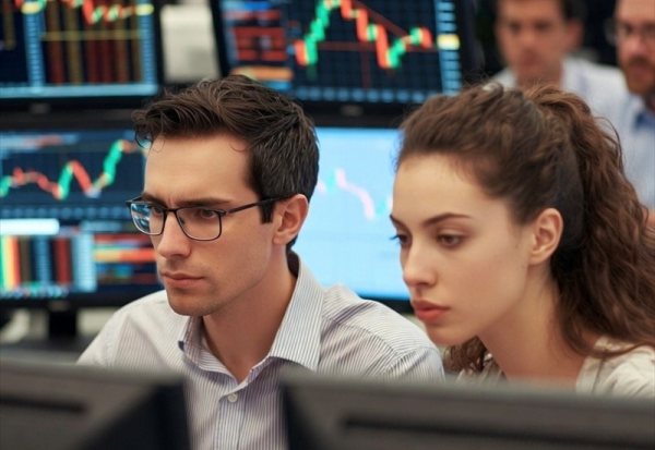 Clôture Paris : le CAC 40 recule légèrement après un nouveau record en séance