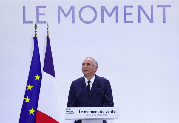 Clôture Paris : le CAC 40 retombe après les annonces de François Bayrou