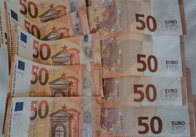 Clôture Paris : le luxe et le dollar pèsent lourdement sur la tendance