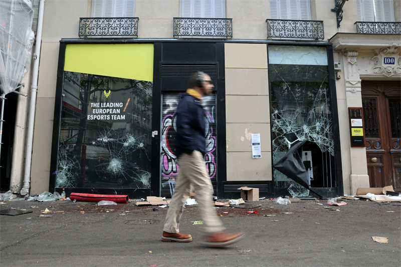Clôture Paris : les violences du weekend font flancher le CAC 40