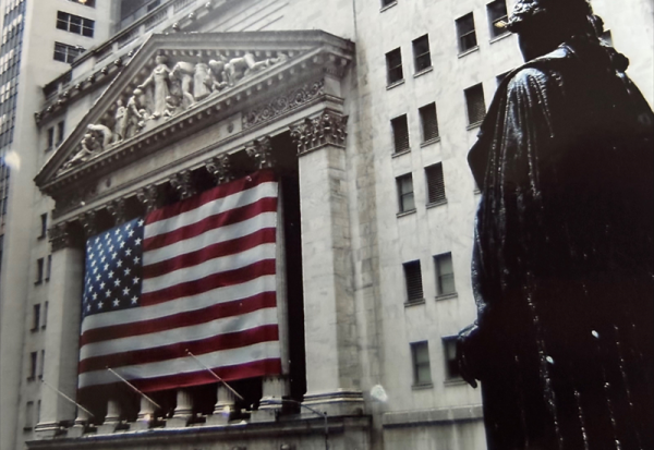 Clôture Wall Street : encore en baisse, plongée de Walmart et rebond des rendements obligataires