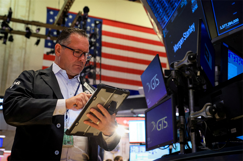 Clôture Wall Street : le Nasdaq retombe avec les 'puces' et l'IA