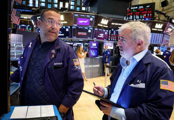 Clôture Wall Street : Powell entrouvre la porte à une baisse des taux ; les marchés s'envolent !