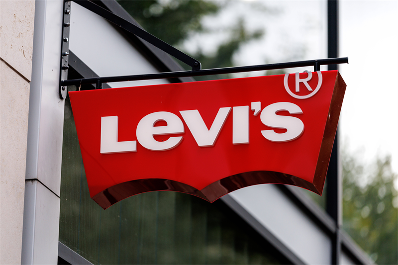 Levi Strauss & Co relève ses objectifs financiers mais ne convainc pas