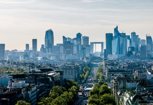 Mi-séance Paris : le CAC 40 passe au rouge, balancé entre Kering qui rit et Hermès qui pleure