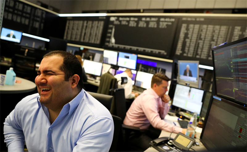 Mi-séance Paris : le CAC 40 se reprend un peu avec un pétrole de retour sous les 100 dollars