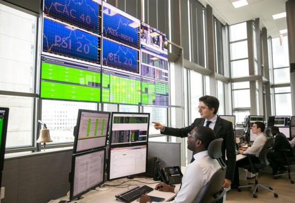 Mi-séance Paris : le secteur bancaire surperforme, le luxe fléchit