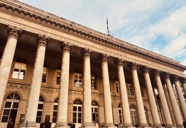 Mi-séance Paris : plombé par le luxe, le CAC40 recule encore légèrement