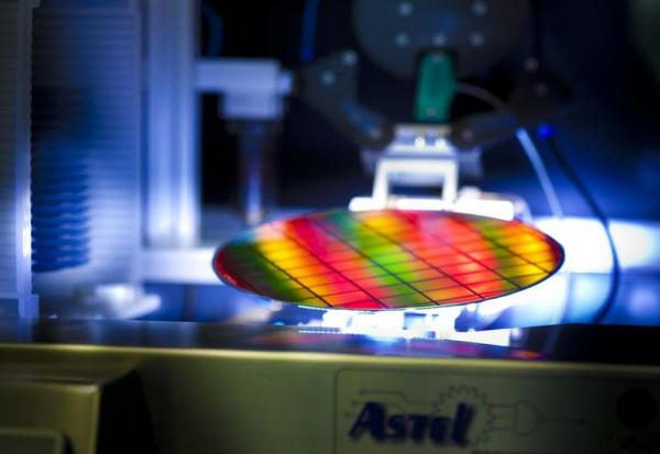 Semi-conducteurs : STMicro, Soitec, X-Fab bondissent