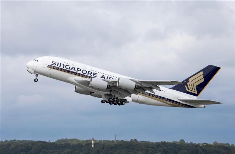 Singapore Airlines : négocierait avec Airbus et Boeing pour l'achat de dizaines de gros-porteurs