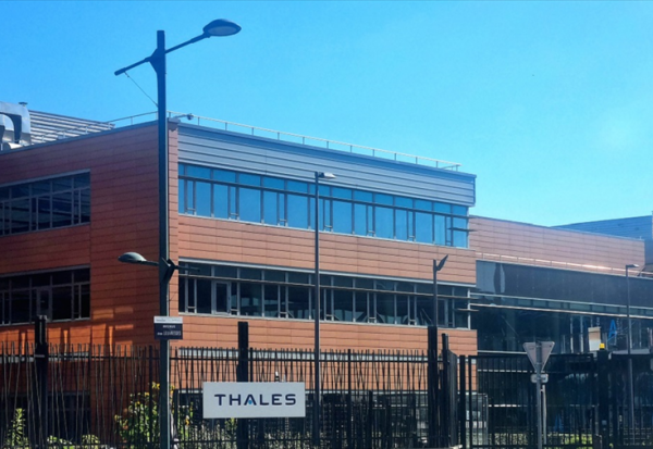 Thales : le pilote automatique StableLight 4-Axis retenu par Heli Austria