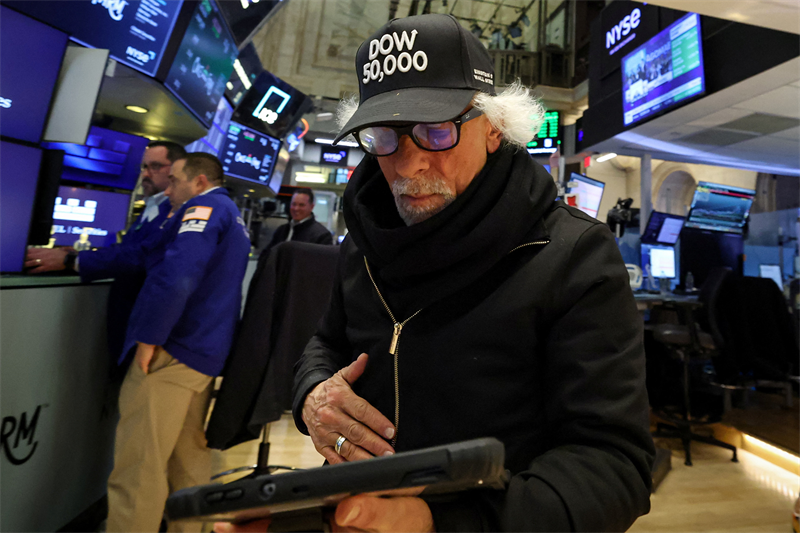 Wall Street consolide légèrement après les records du Dow Jones