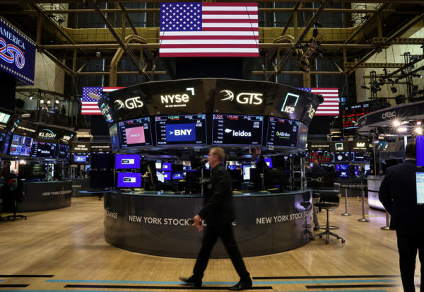 Wall Street consolide prudemment
