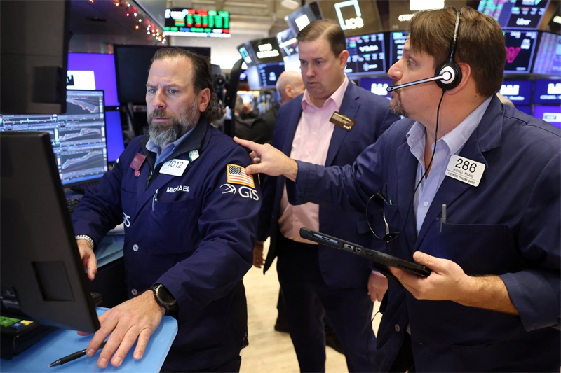 Wall Street corrige après les records